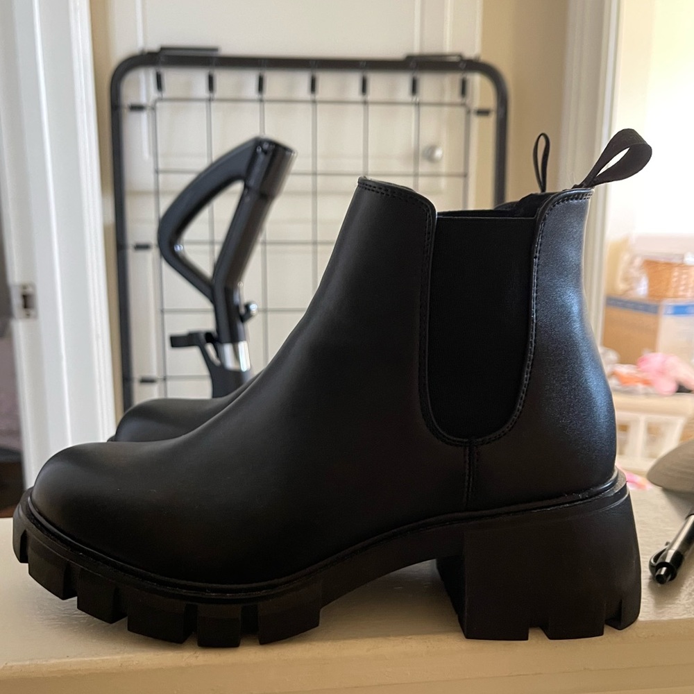 STEVE MADDEN HOWLER CHELSEA BOOT